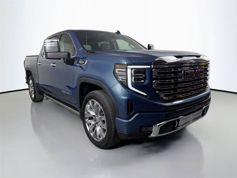 Used 2025 GMC Sierra 1500 Denali w/ Denali Reserve Package AWD/4WD image 3
