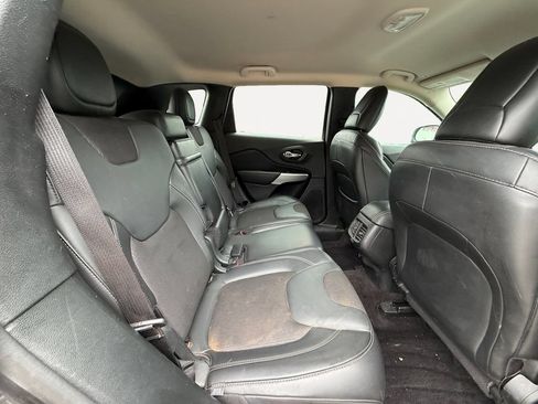 Used 2018 Jeep Cherokee Latitude Plus FWD image 15