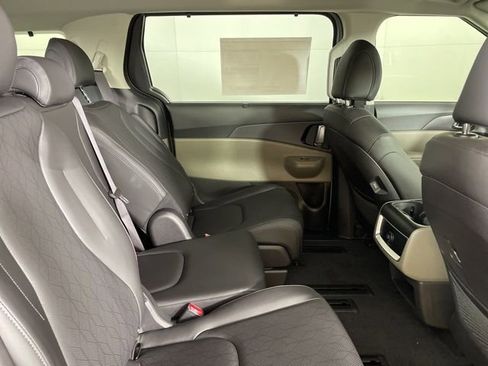 New 2026 Kia Carnival EX image 16