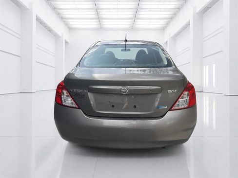 Used 2012 Nissan Versa SV FWD image 4