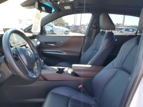 Used 2024 Toyota Venza Limited image 19