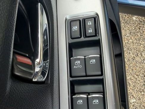 Used 2017 Subaru Crosstrek 2.0i Premium w/ Moonroof Package image 18