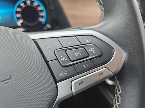 Used 2024 Volkswagen Atlas SE image 17