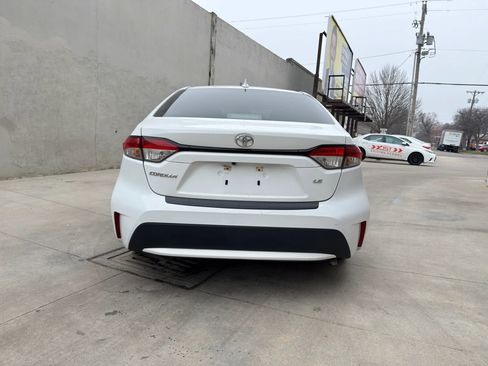 Used 2022 Toyota Corolla LE image 4
