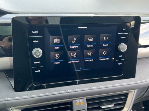 New 2026 Volkswagen Taos SE image 23