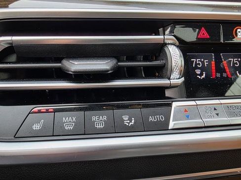 Used 2021 BMW X5 xDrive40i w/ M Sport Package image 16