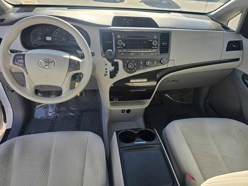 Used 2012 Toyota Sienna LE image 19