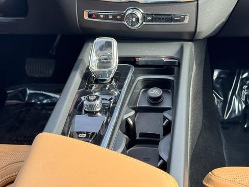 Certified 2023 Volvo XC60 B6 Ultimate w/ Protection Package Premier image 15