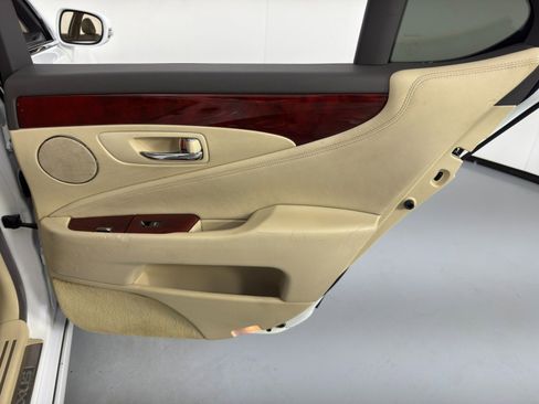 Used 2012 Lexus LS 460 w/ Comfort Pkg image 42