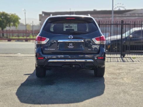 Used 2015 Nissan Pathfinder SV w/ Trailer Tow Package FWD image 5