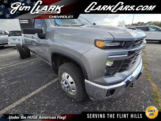 Used 2025 Chevrolet Silverado 3500 LT w/ Convenience Package AWD/4WD image 1