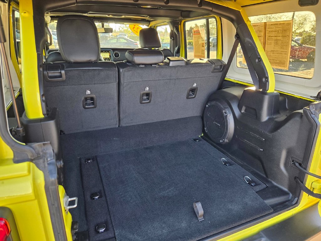 Used 2023 Jeep Wrangler Unlimited Rubicon 4xe w/ Cold Weather Group AWD/4WD image 32