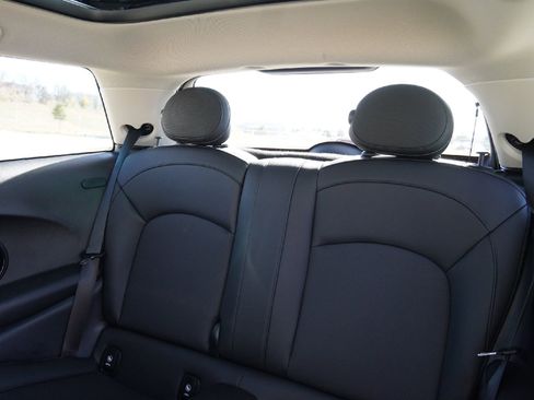 Used 2023 MINI Cooper 2-Door Hardtop image 29