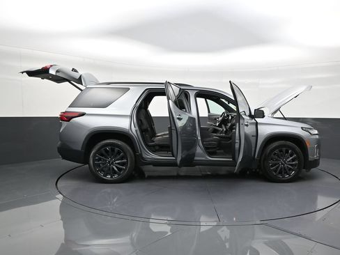 Used 2023 Chevrolet Traverse RS FWD image 26