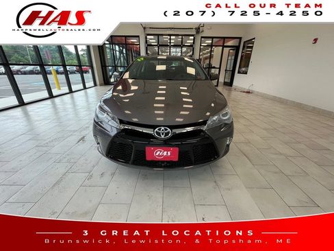 Used 2017 Toyota Camry SE w/ Moonroof Package FWD image 9