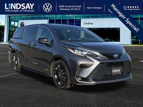 Used 2021 Toyota Sienna XSE image 1