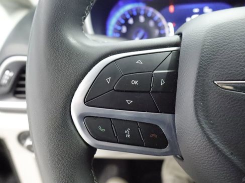 Certified 2023 Chrysler Pacifica Touring-L FWD image 30