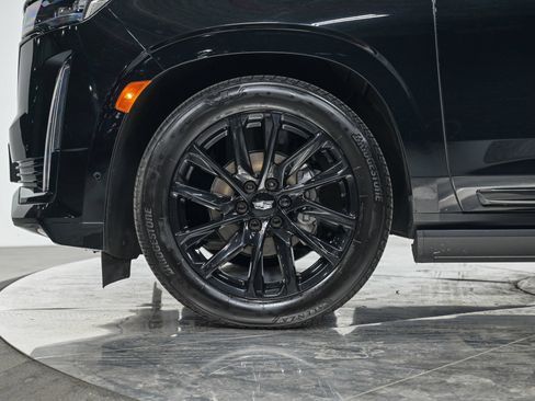 Used 2024 Cadillac Escalade Sport Platinum w/ LPO, ONYX Package AWD/4WD image 3