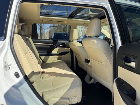 Used 2018 Toyota Highlander Limited Platinum image 30