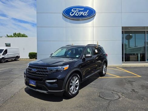 Certified 2023 Ford Explorer XLT w/ Equipment Group 202A AWD/4WD image 2