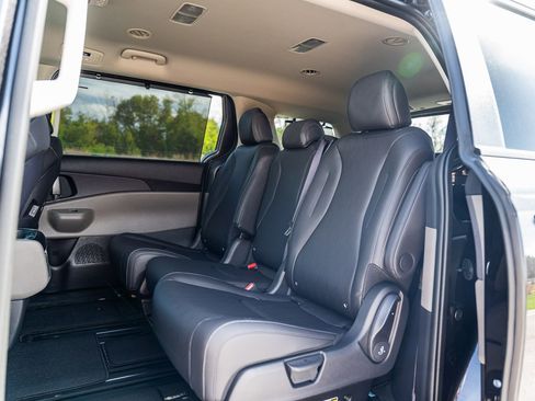 New 2026 Kia Carnival EX FWD image 13