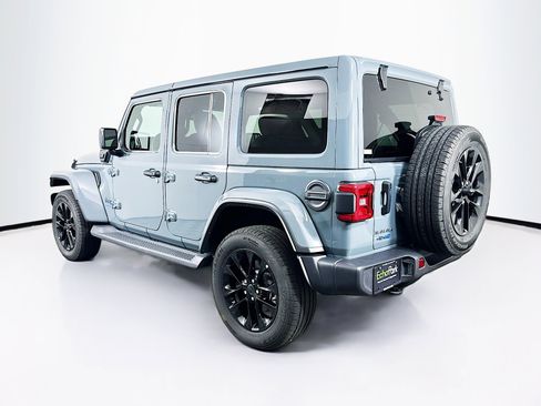 Used 2025 Jeep Wrangler Sahara image 5