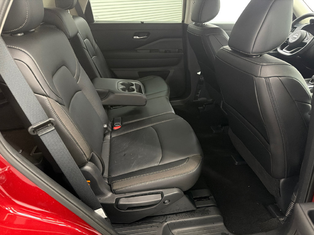 Used 2025 Nissan Pathfinder SL AWD/4WD image 16