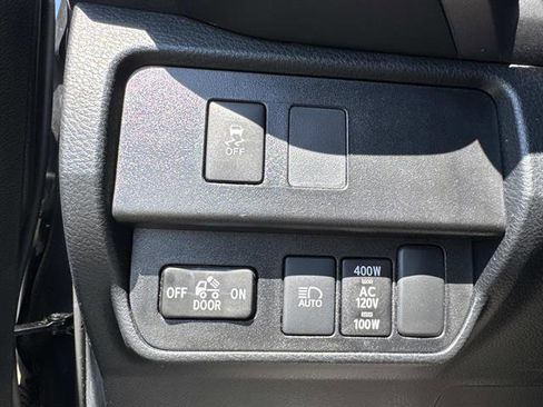 Used 2022 Toyota Tacoma TRD Sport w/ Technology Package AWD/4WD image 39