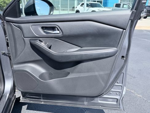 Used 2025 Nissan Rogue SV FWD image 30