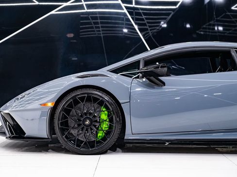Used 2023 Lamborghini Huracan STO RWD image 11