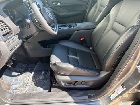 Used 2023 Nissan Rogue SV w/ SV Premium B Package image 17