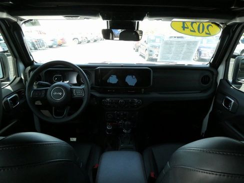 Used 2024 Jeep Wrangler Unlimited Rubicon w/ XTREMEE 35" Tire Package image 40