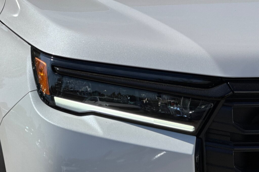 New 2026 Honda Pilot Sport image 33