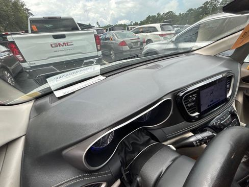 Used 2022 Chrysler Pacifica Touring-L w/ Uconnect Theater Family Group FWD image 13