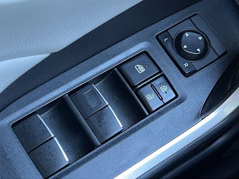 Used 2020 Toyota RAV4 XLE Premium FWD image 19