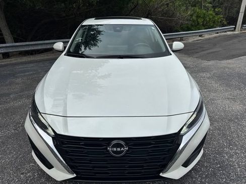 Used 2023 Nissan Altima 2.5 SV w/ SV Premium Package FWD image 2