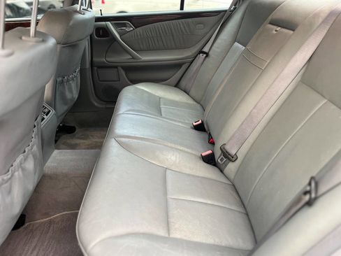 Used 2001 Mercedes-Benz E 320 E 320 4dr Sedan image 16
