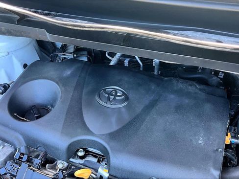 Used 2024 Toyota Sienna XLE image 33
