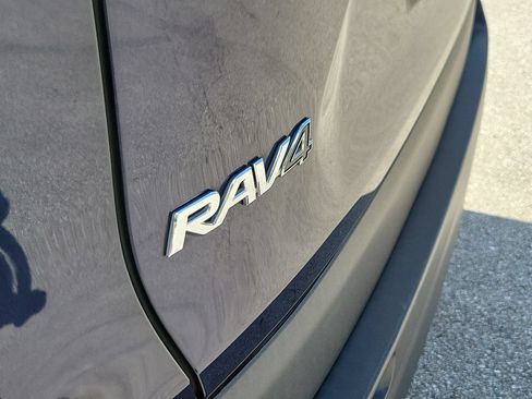Used 2022 Toyota RAV4 XLE Premium FWD image 6