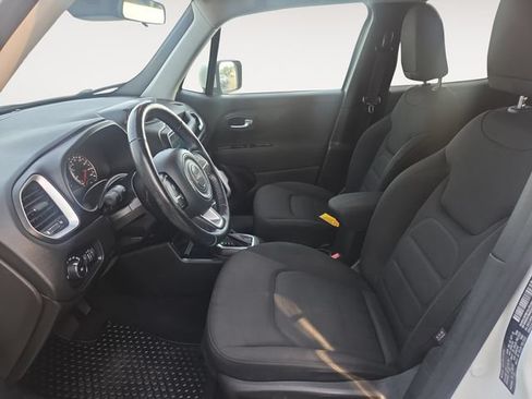 Used 2018 Jeep Renegade Latitude w/ Advanced Technology Group FWD image 9