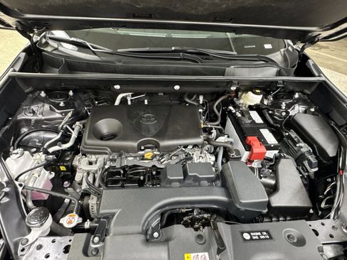 Used 2024 Toyota RAV4 LE AWD/4WD image 40