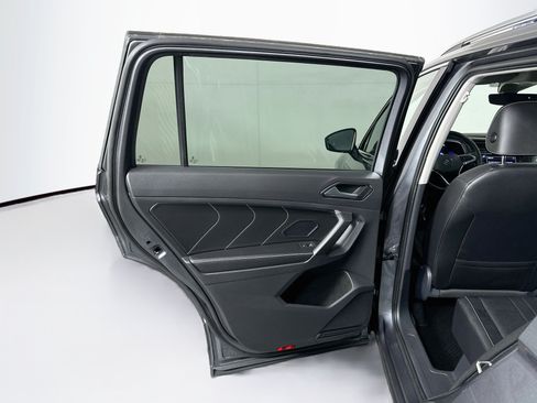Used 2022 Volkswagen Tiguan SE FWD image 24
