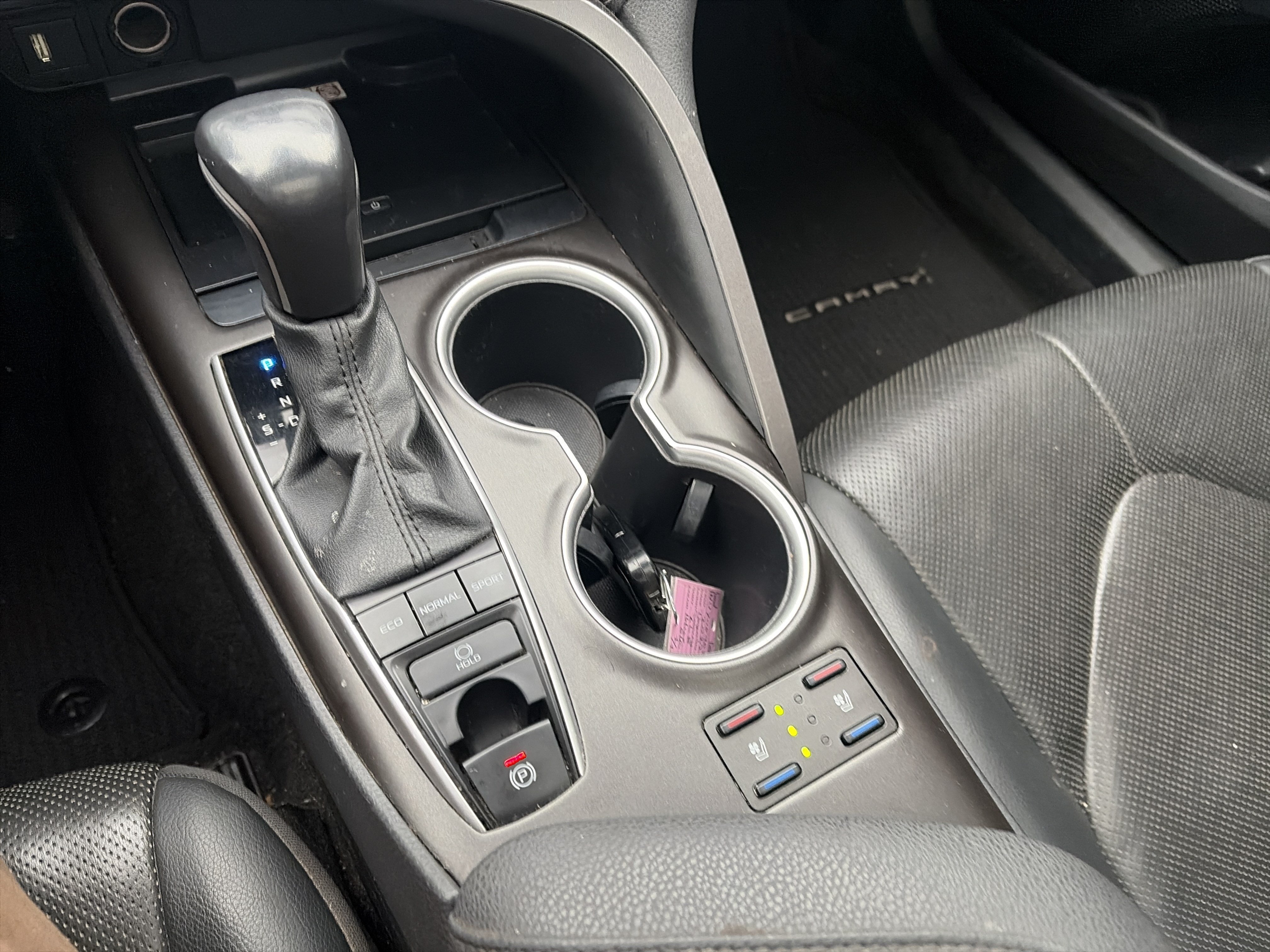 Used 2022 Toyota Camry XLE w/ Navigation Package FWD image 36