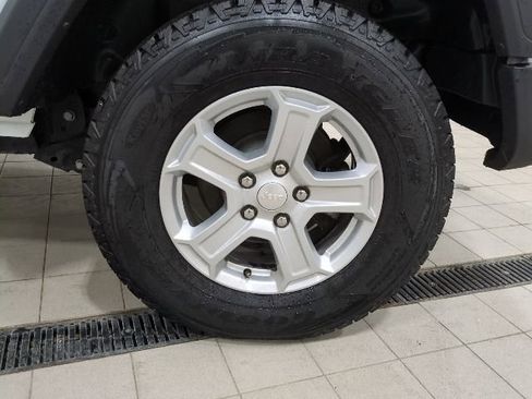 Used 2021 Jeep Wrangler Sport S image 18