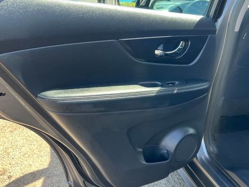 Used 2017 Nissan Rogue S image 23