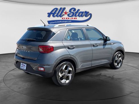 Used 2025 Hyundai Kona SEL FWD image 5