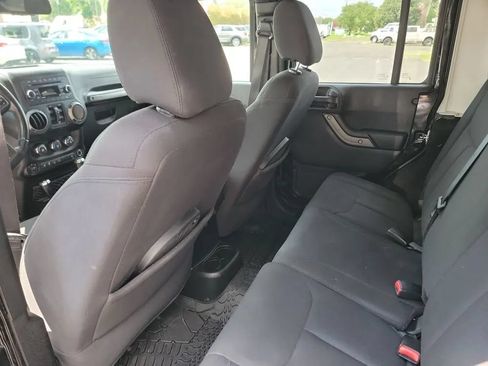 Used 2018 Jeep Wrangler Unlimited Sport S AWD/4WD image 11