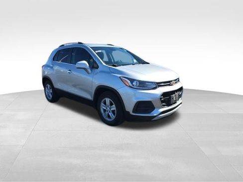 Certified 2019 Chevrolet Trax LT w/ LT Convenience Package FWD image 9