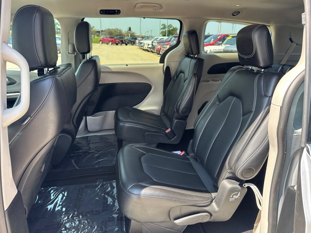 Certified 2024 Chrysler Pacifica Touring-L FWD image 22