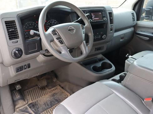 Used 2018 Nissan NV 2500 SV RWD image 3